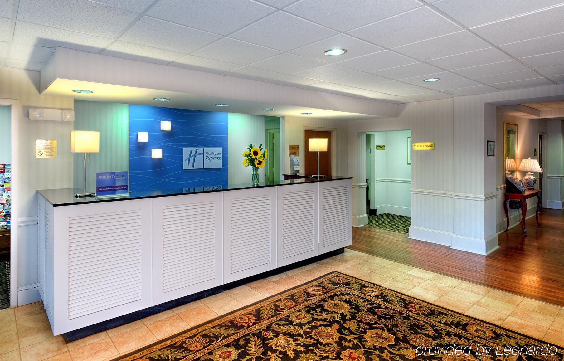 Holiday Inn Express Charleston Us Highway 17 & I-526 By Ihg Beltér fotó