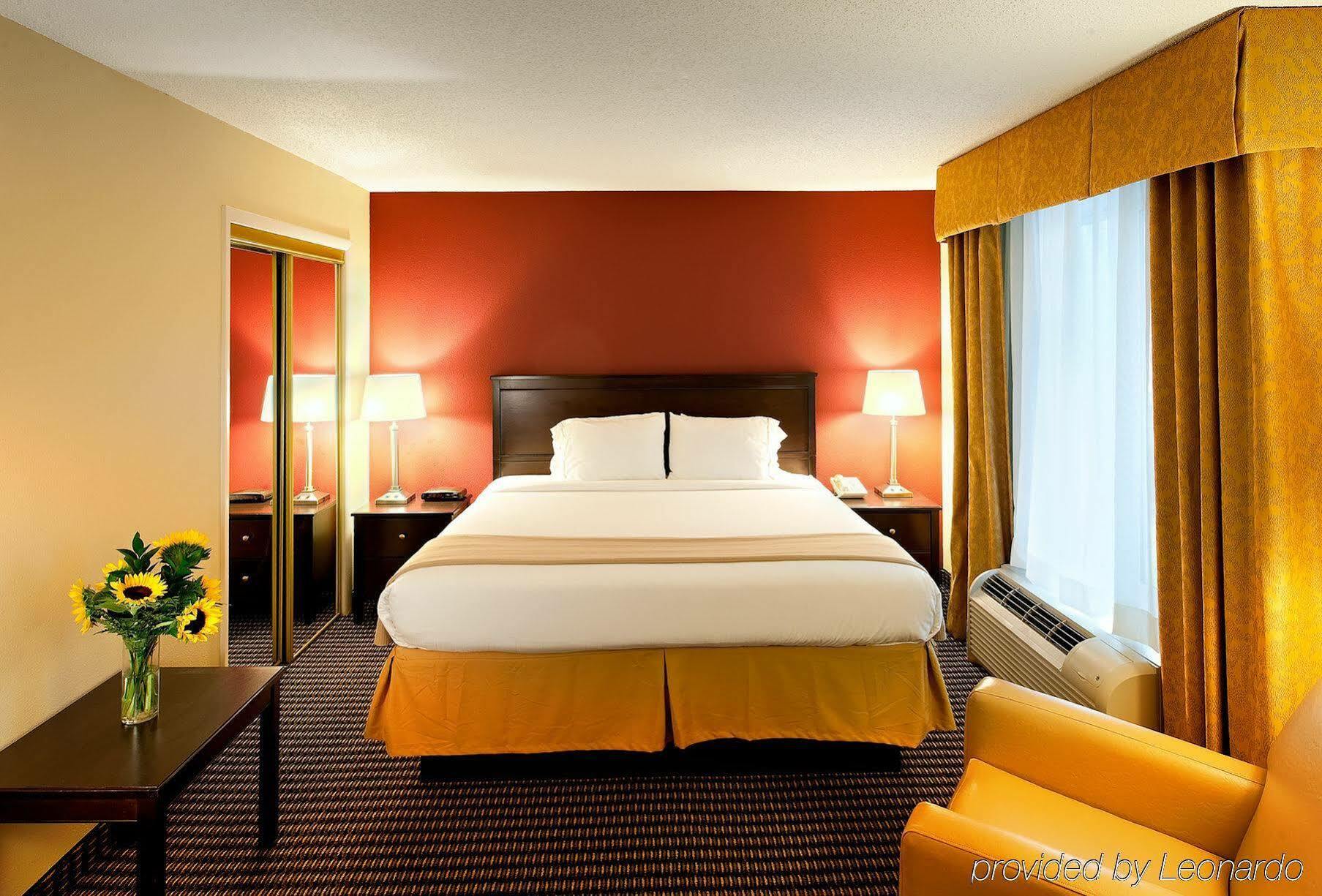 Holiday Inn Express Charleston Us Highway 17 & I-526 By Ihg Kültér fotó